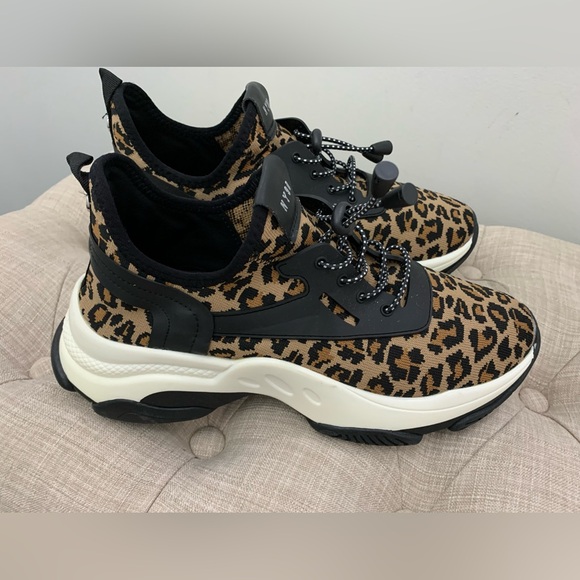 New Steve Madden Myles Sneakers - Picture 1 of 7